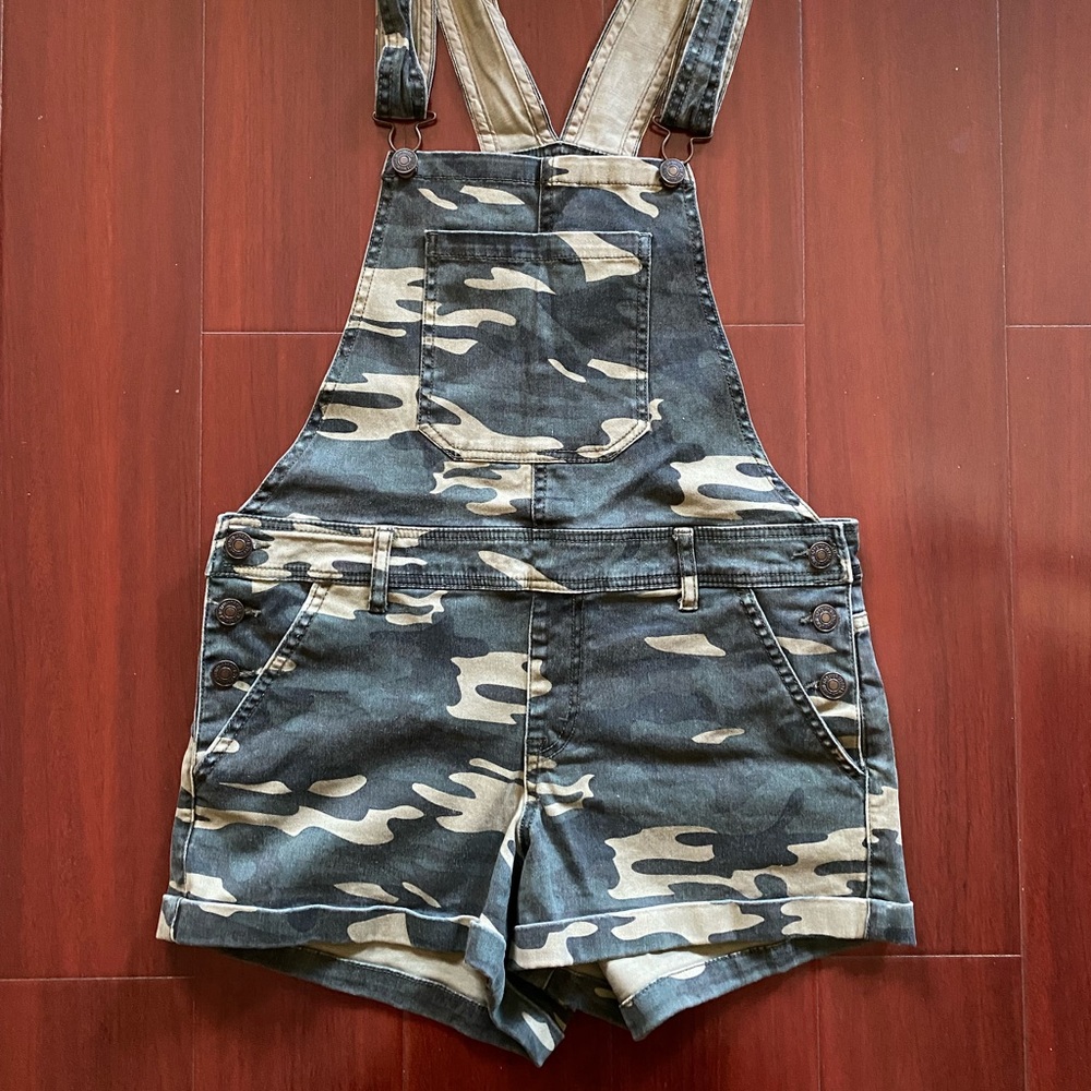 Forever 21 Camo Romper Womens US Size 28 Cute